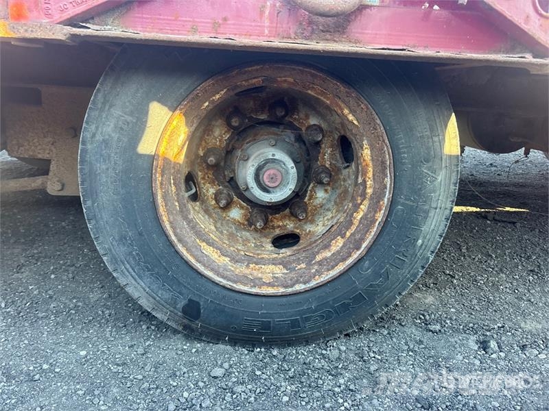 J C Trailers 32 ft Quad/A Equipment Trailer Autotransporter prikolice