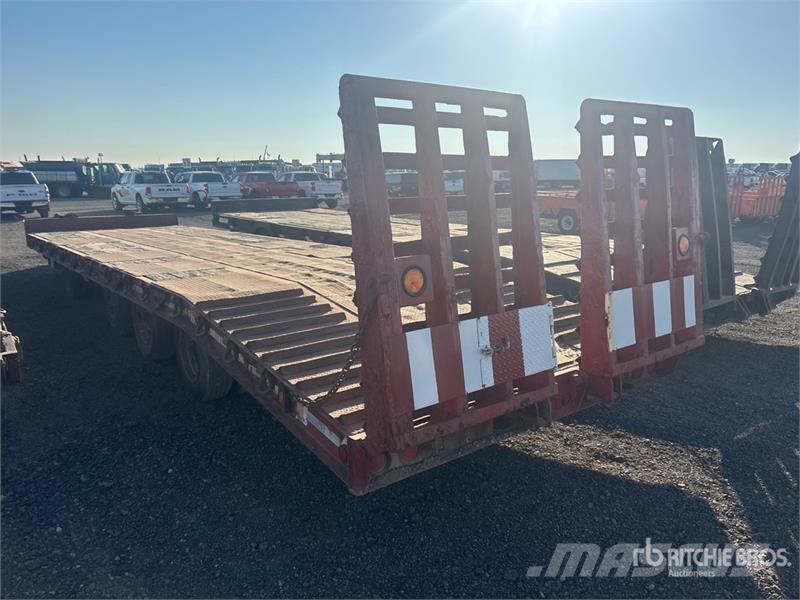 J C Trailers 32 ft Quad/A Equipment Trailer Autotransporter prikolice