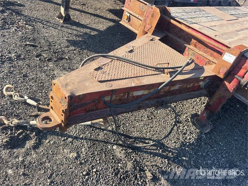 J C Trailers 32 ft Quad/A Equipment Trailer Autotransporter prikolice