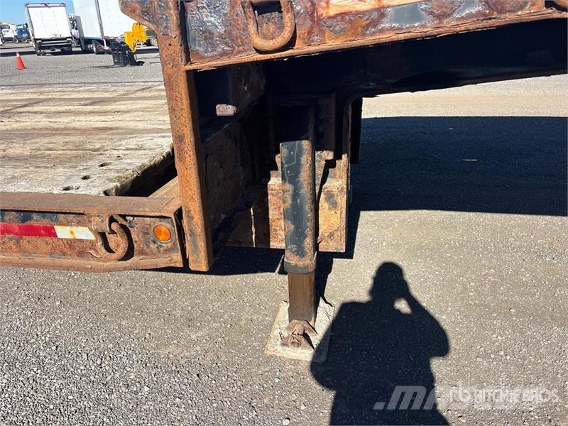 J C Trailers 55 ft Quad/A Step Deck Trailer Niski utovarivači