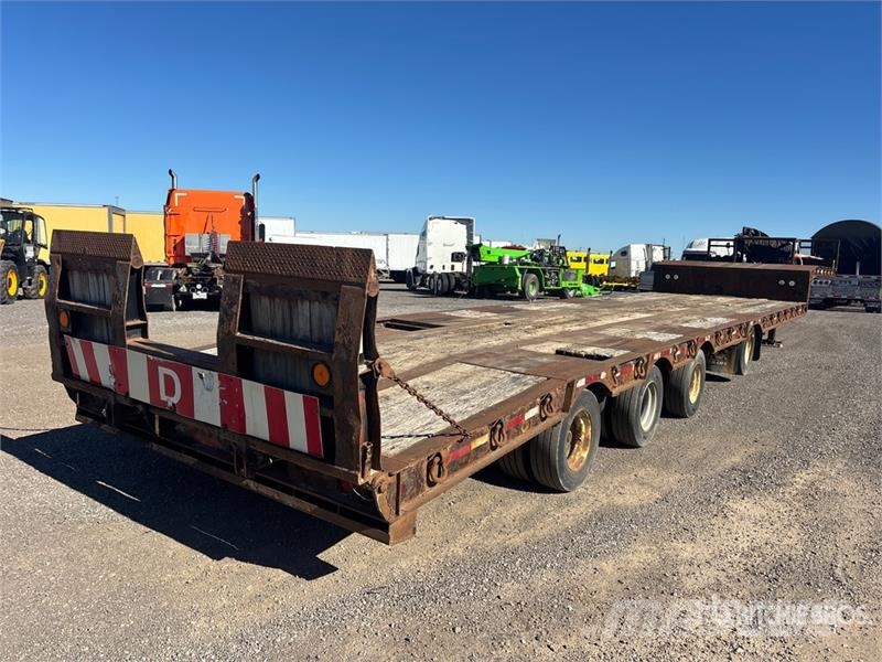  J C Trailers Quad/A Lowboy Trailer لوادر منخفضة
