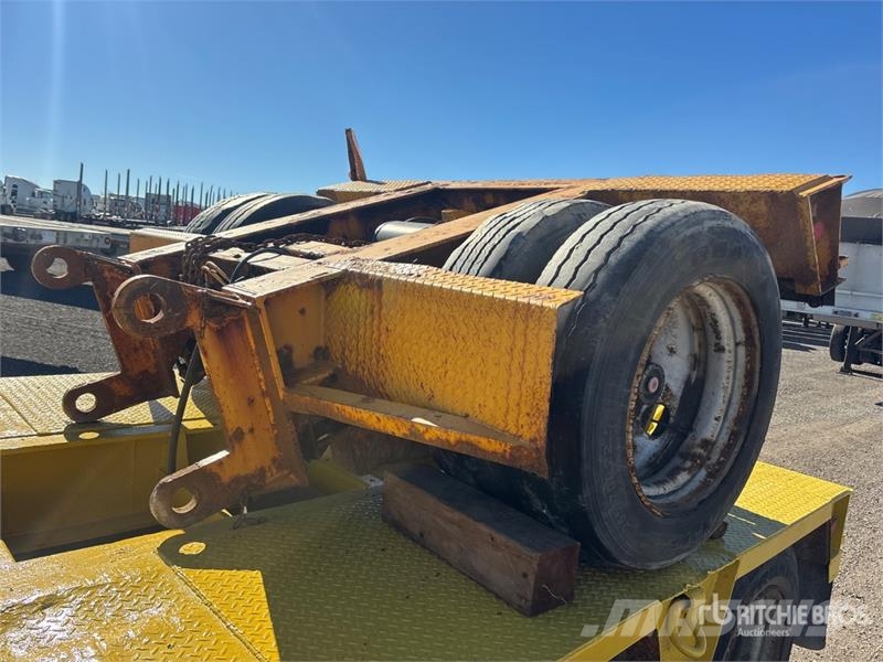  J C Trailers TGN Tri/A Removable Gooseneck Lowboy  Niski utovarivači