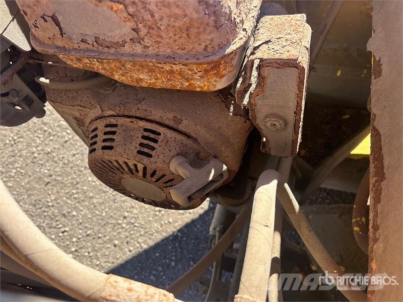  J C Trailers TGN Tri/A Removable Gooseneck Lowboy  Niski utovarivači