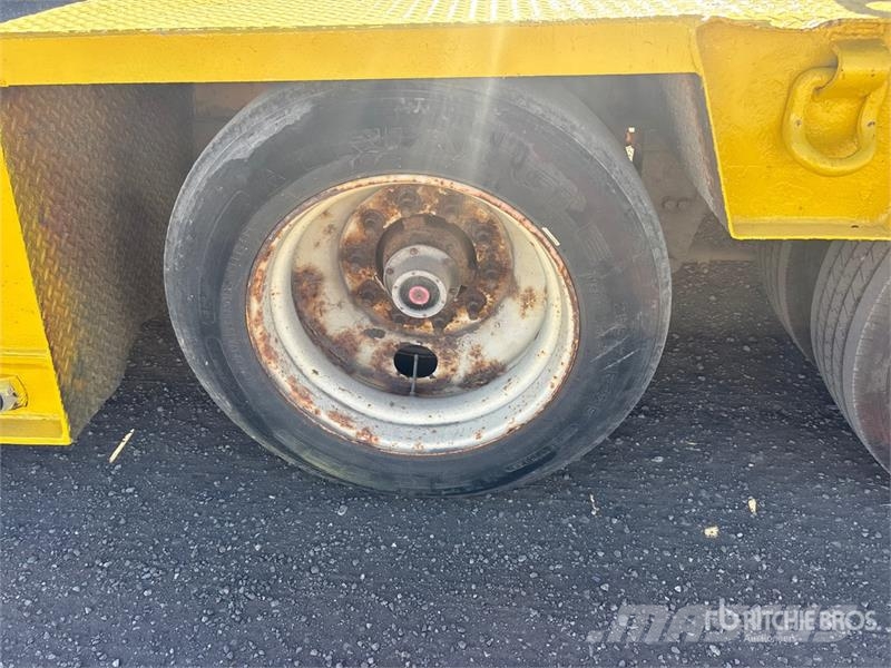  J C Trailers TGN Tri/A Removable Gooseneck Lowboy  Niski utovarivači