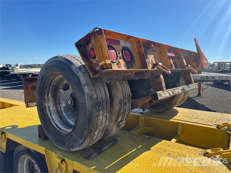  J C Trailers TGN Tri/A Removable Gooseneck Lowboy  Niski utovarivači