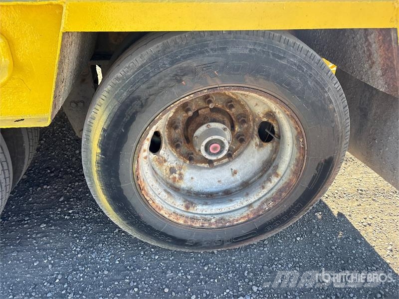  J C Trailers TGN Tri/A Removable Gooseneck Lowboy  Niski utovarivači