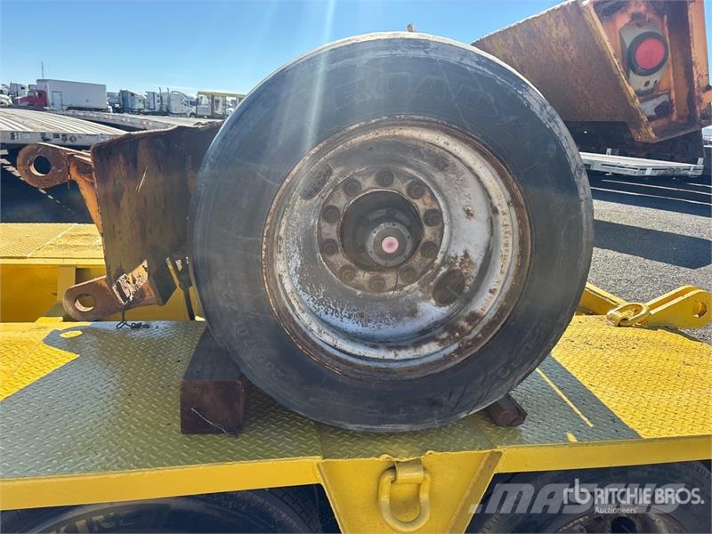  J C Trailers TGN Tri/A Removable Gooseneck Lowboy  Niski utovarivači