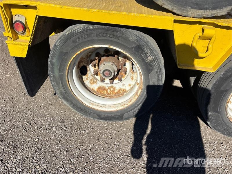  J C Trailers TGN Tri/A Removable Gooseneck Lowboy  Niski utovarivači