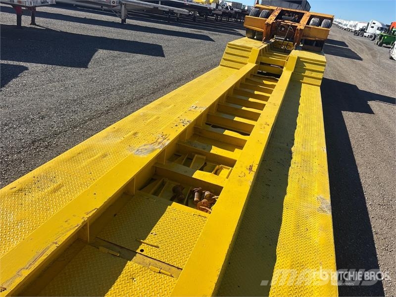  J C Trailers TGN Tri/A Removable Gooseneck Lowboy  Niski utovarivači