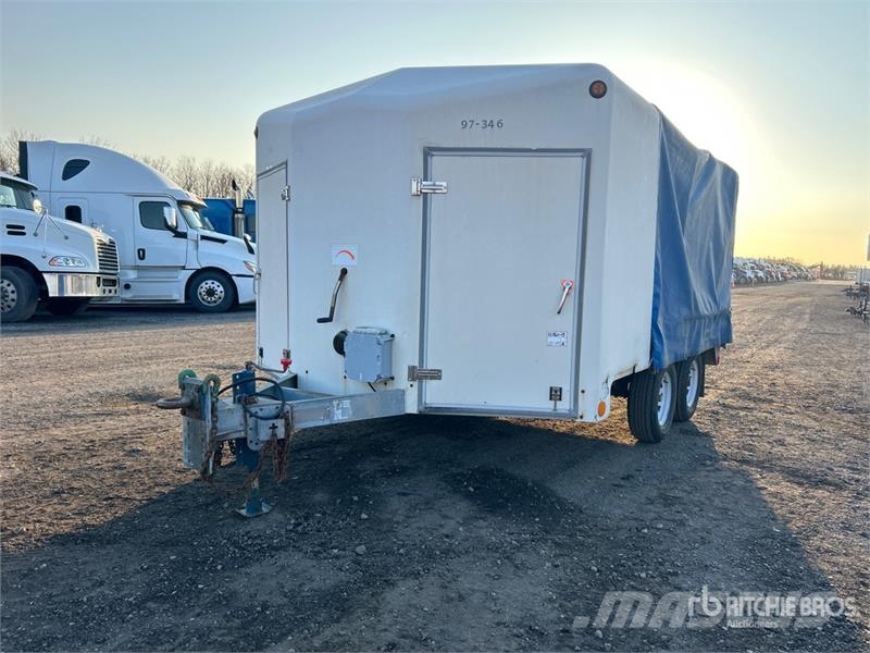 J & L 13 ft T/A Enclosed Trailer Прицепы-фургоны