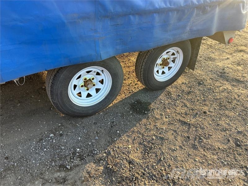J & L 13 ft T/A Enclosed Trailer Прицепы-фургоны