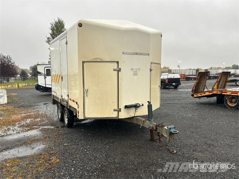 J.L. Leclerc 13 ft T/A Enclosed Trailer Rimorchi cassonati