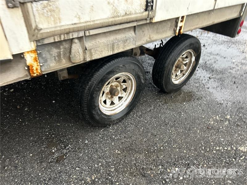 J.L. Leclerc 13 ft T/A Enclosed Trailer Rimorchi cassonati