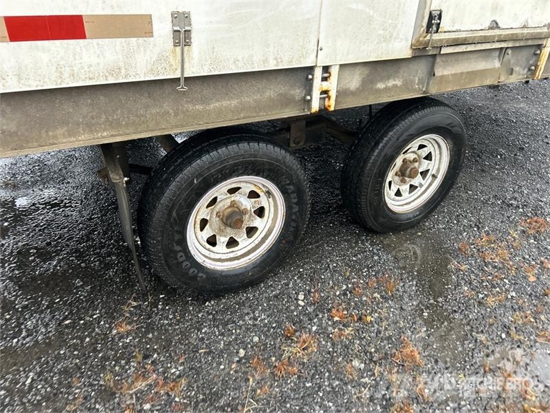 J.L. Leclerc 13 ft T/A Enclosed Trailer Rimorchi cassonati