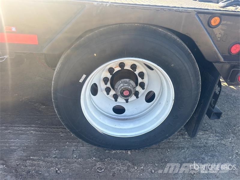  J &  Trailers DD3-P2-B2 65 ton Tri/A Removable Goo لوادر منخفضة