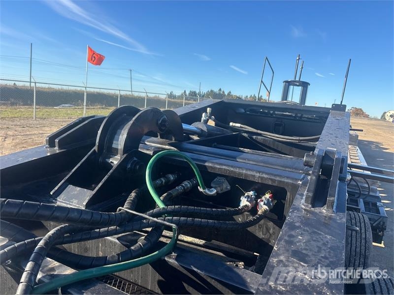  J &  Trailers DD3-P2-B2 65 ton Tri/A Removable Goo لوادر منخفضة