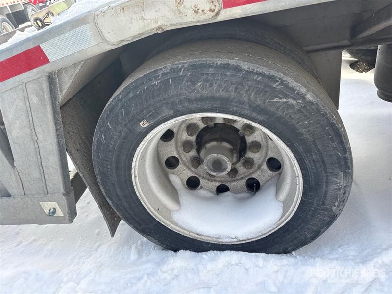 J & Trailers T/A Open Car Carrier Trailer Polprikolice za prevoz vozil
