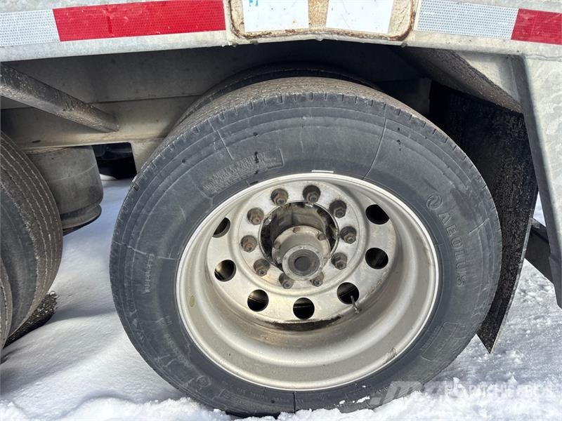 J & Trailers T/A Open Car Carrier Trailer Polprikolice za prevoz vozil