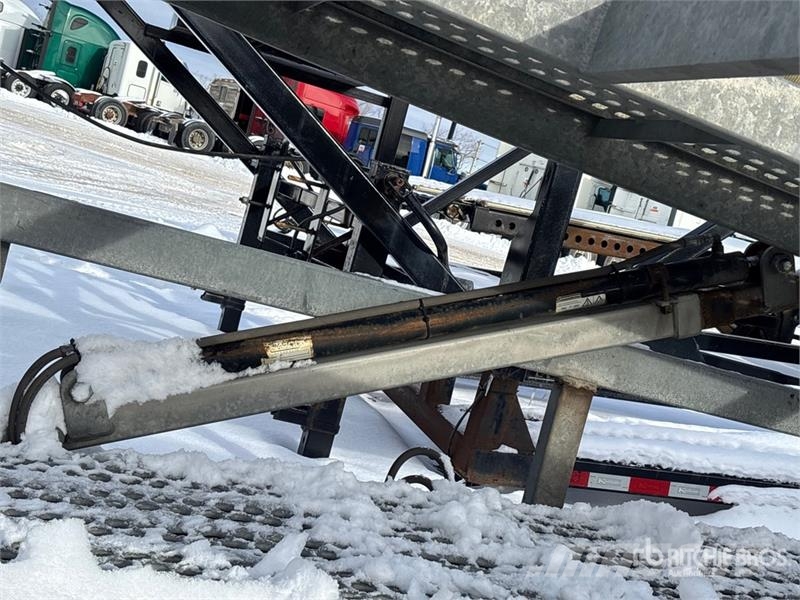 J & Trailers T/A Open Car Carrier Trailer Polprikolice za prevoz vozil