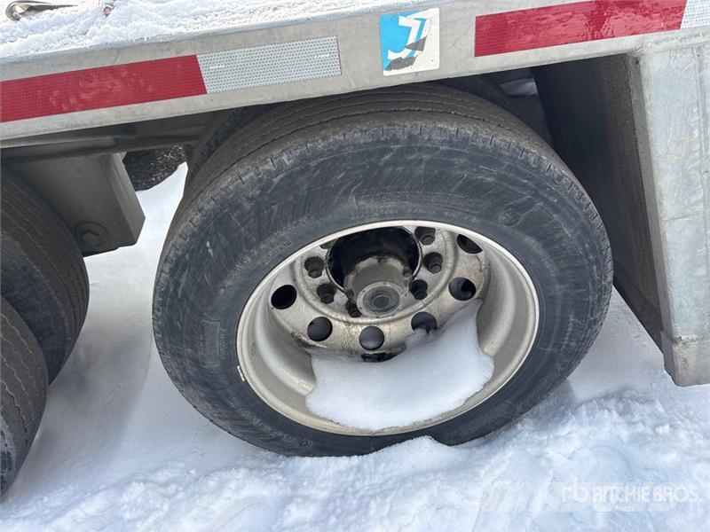 J & Trailers T/A Open Car Carrier Trailer Polprikolice za prevoz vozil