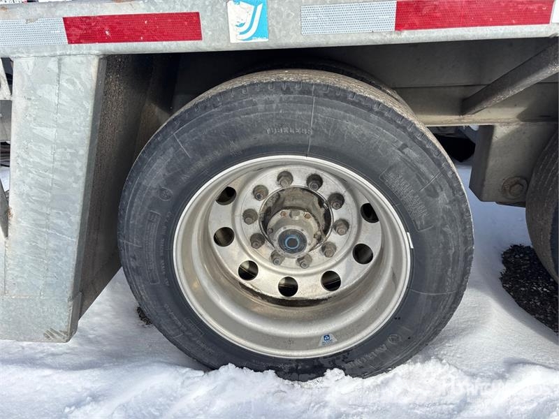 J & Trailers T/A Open Car Carrier Trailer Polprikolice za prevoz vozil