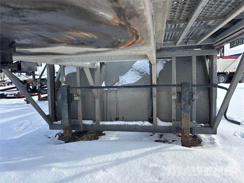 J & Trailers T/A Open Car Carrier Trailer Polprikolice za prevoz vozil