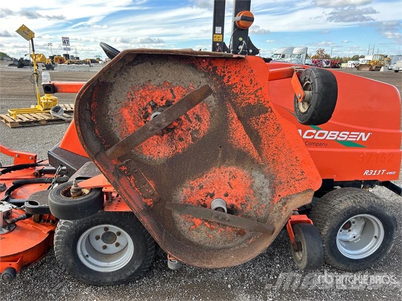 Jacobsen R311T 4x4 Ride-On Lawn Mower Mauriņa traktors