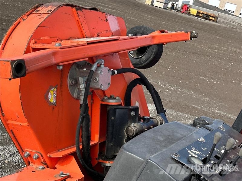 Jacobsen R311T 4x4 Ride-On Lawn Mower Mauriņa traktors
