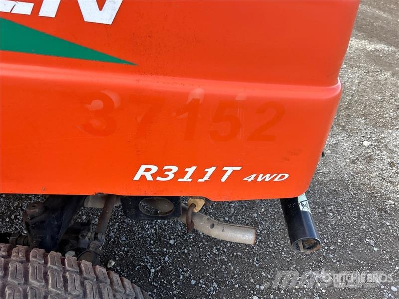 Jacobsen R311T 4x4 Ride-On Lawn Mower Mauriņa traktors