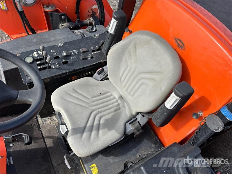 Jacobsen R311T 4x4 Ride-On Lawn Mower Mauriņa traktors