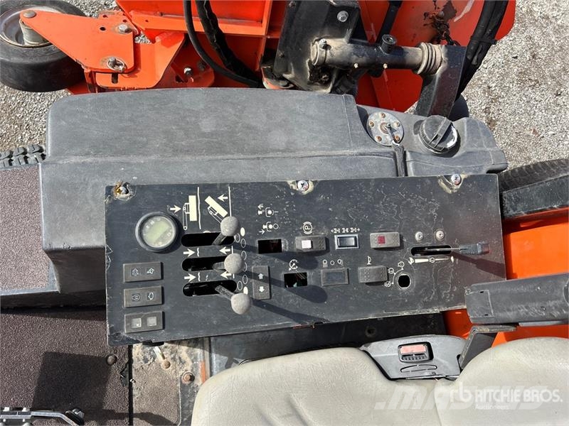 Jacobsen R311T 4x4 Ride-On Lawn Mower Mauriņa traktors