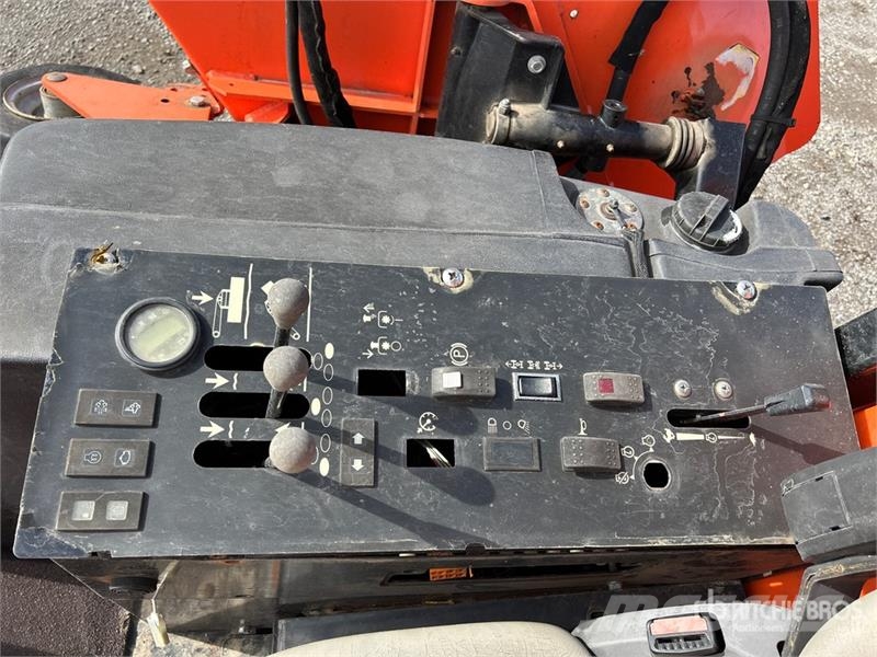 Jacobsen R311T 4x4 Ride-On Lawn Mower Mauriņa traktors