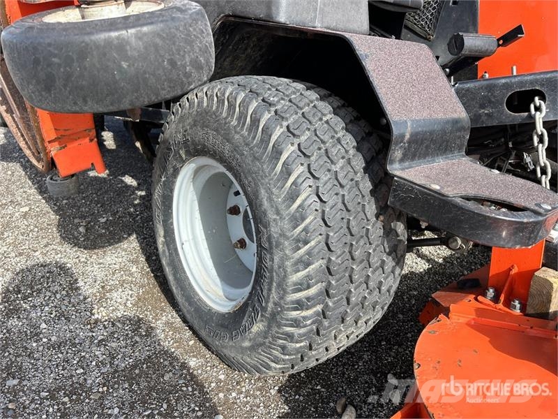 Jacobsen R311T 4x4 Ride-On Lawn Mower Mauriņa traktors