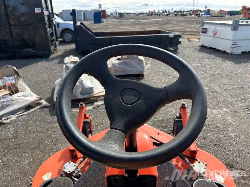 Jacobsen R311T 4x4 Ride-On Lawn Mower Mauriņa traktors