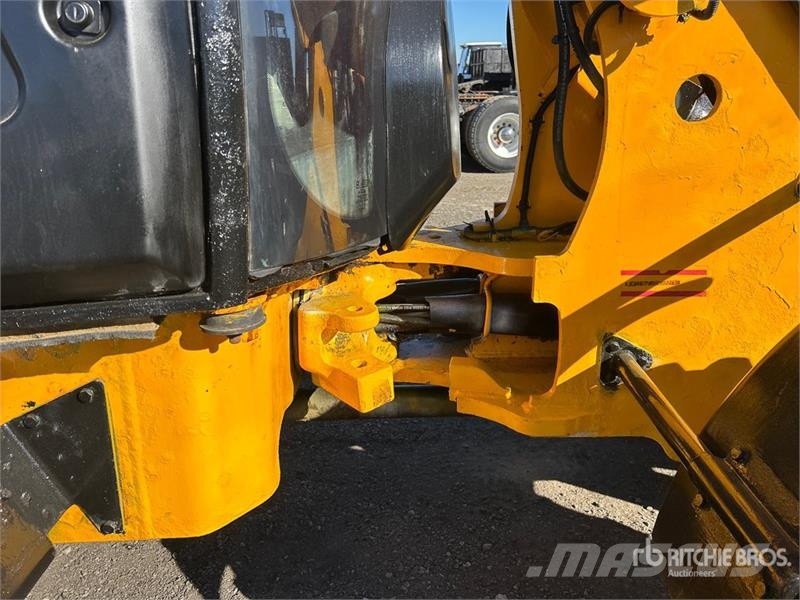 JCB 407 Iekrāvēji uz riteņiem