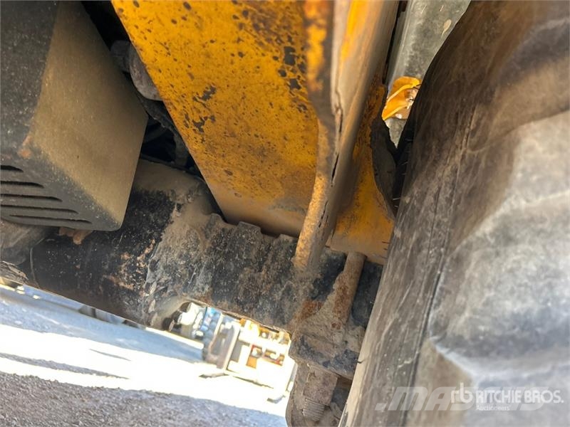 JCB 407 Iekrāvēji uz riteņiem