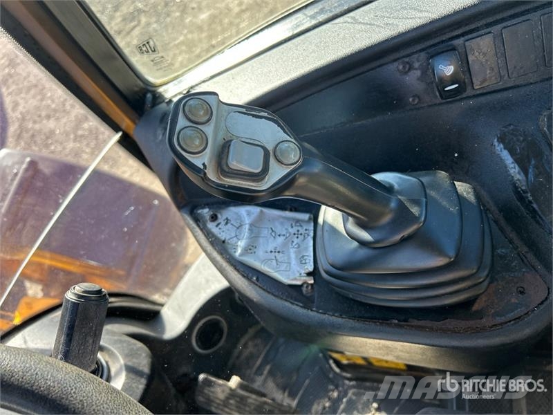 JCB 407 Iekrāvēji uz riteņiem