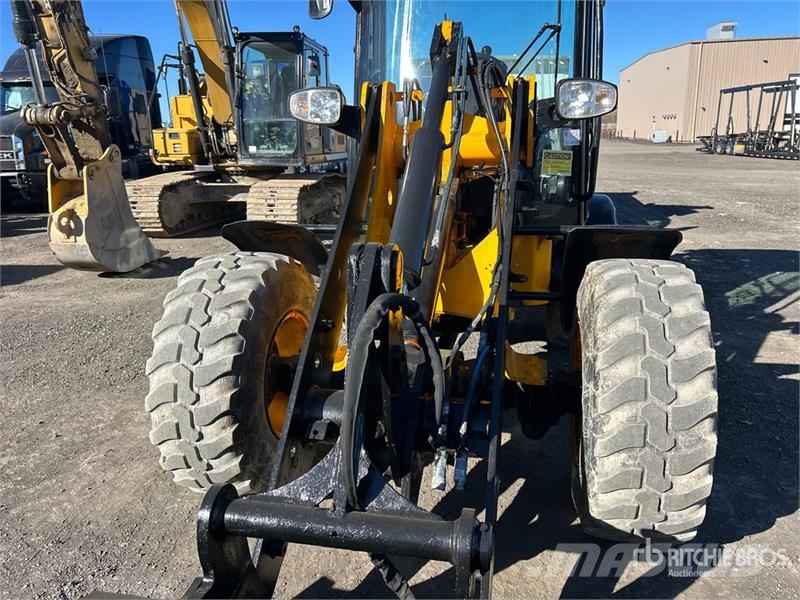 JCB 407 Iekrāvēji uz riteņiem