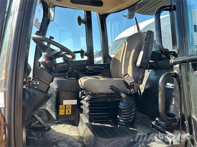 JCB 407 Iekrāvēji uz riteņiem