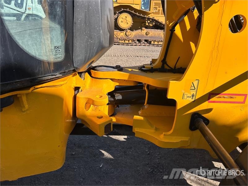 JCB 407 Iekrāvēji uz riteņiem