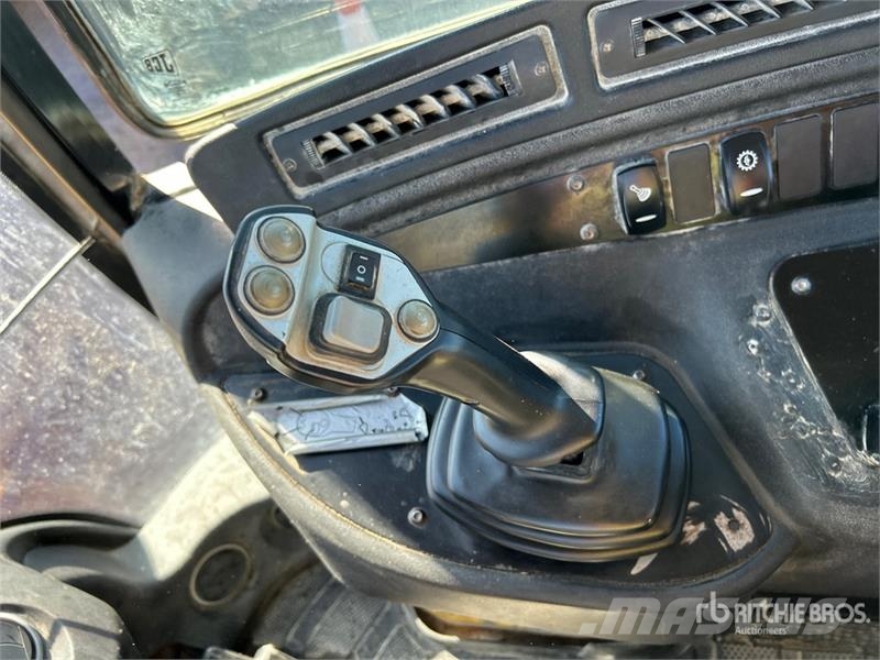 JCB 407 Iekrāvēji uz riteņiem