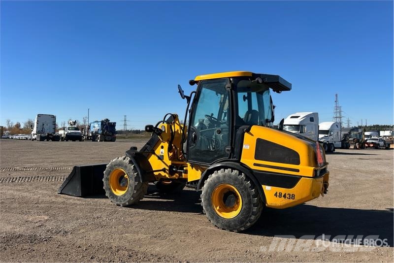 JCB 407 Iekrāvēji uz riteņiem