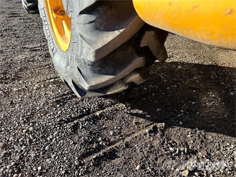 JCB 407 Gumikerekes homlokrakodók