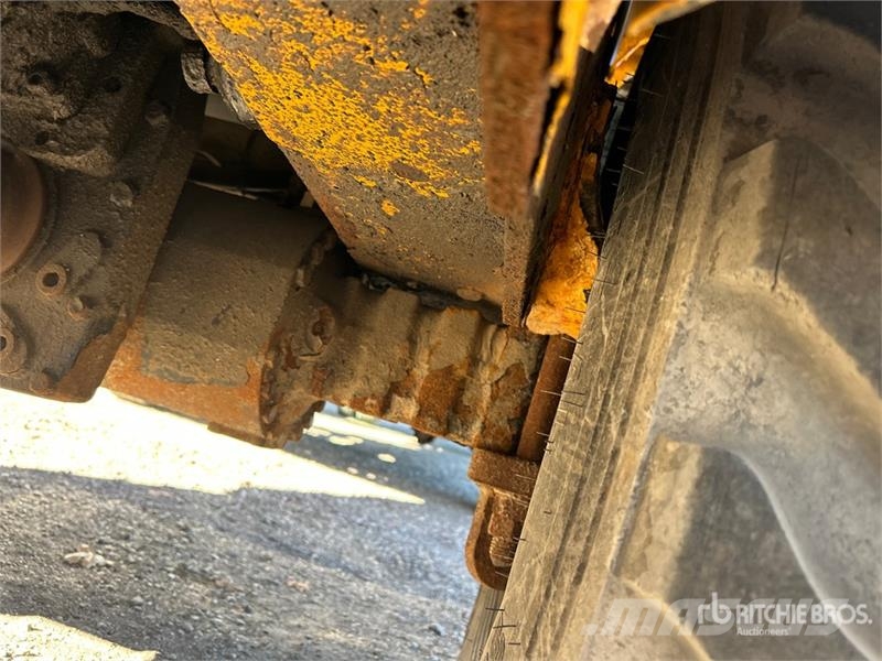 JCB 407 Iekrāvēji uz riteņiem