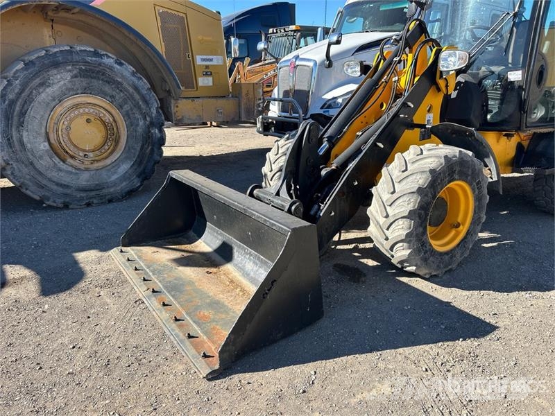 JCB 407 Iekrāvēji uz riteņiem