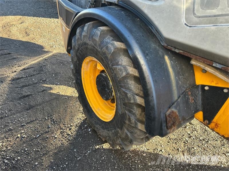 JCB 407 Gumikerekes homlokrakodók