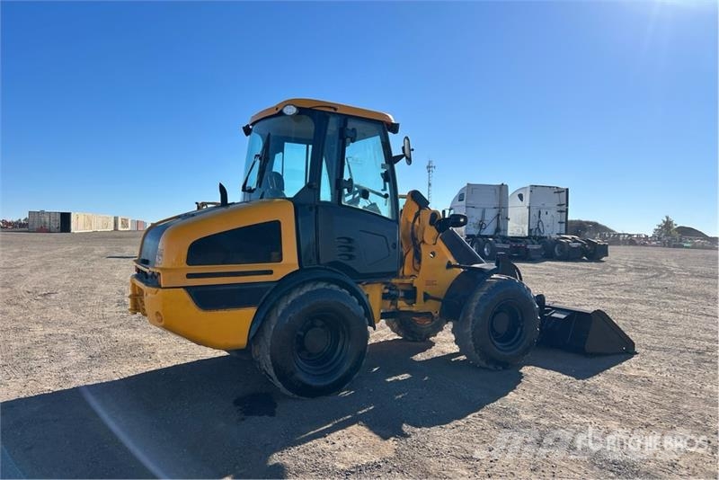 JCB 407 Iekrāvēji uz riteņiem