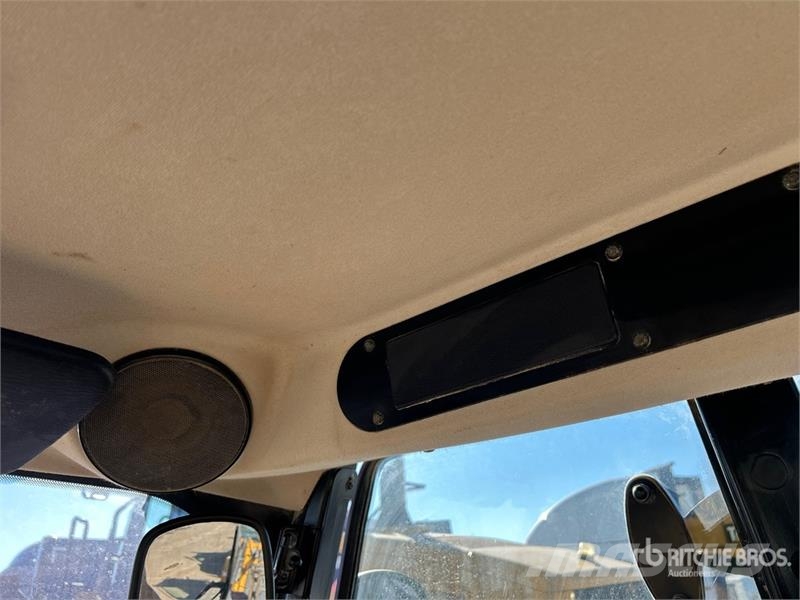 JCB 407 Iekrāvēji uz riteņiem