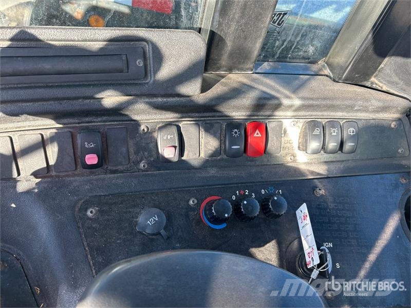 JCB 407 Gumikerekes homlokrakodók