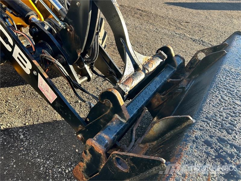 JCB 407 Gumikerekes homlokrakodók